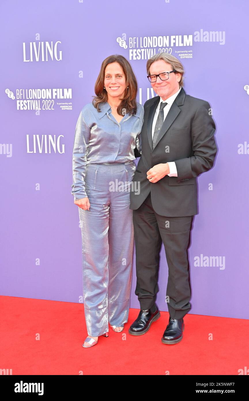 Londra, Regno Unito. 09th Ott 2022. Elizabeth Karlsen e Stephen Woolley arrivano al Living - UK Premiereof the BFI London Film Festival’s 2022 il 9th ottobre 2022 al Royal Festival Hall di Londra, Regno Unito. Credit: Vedi li/Picture Capital/Alamy Live News Foto Stock