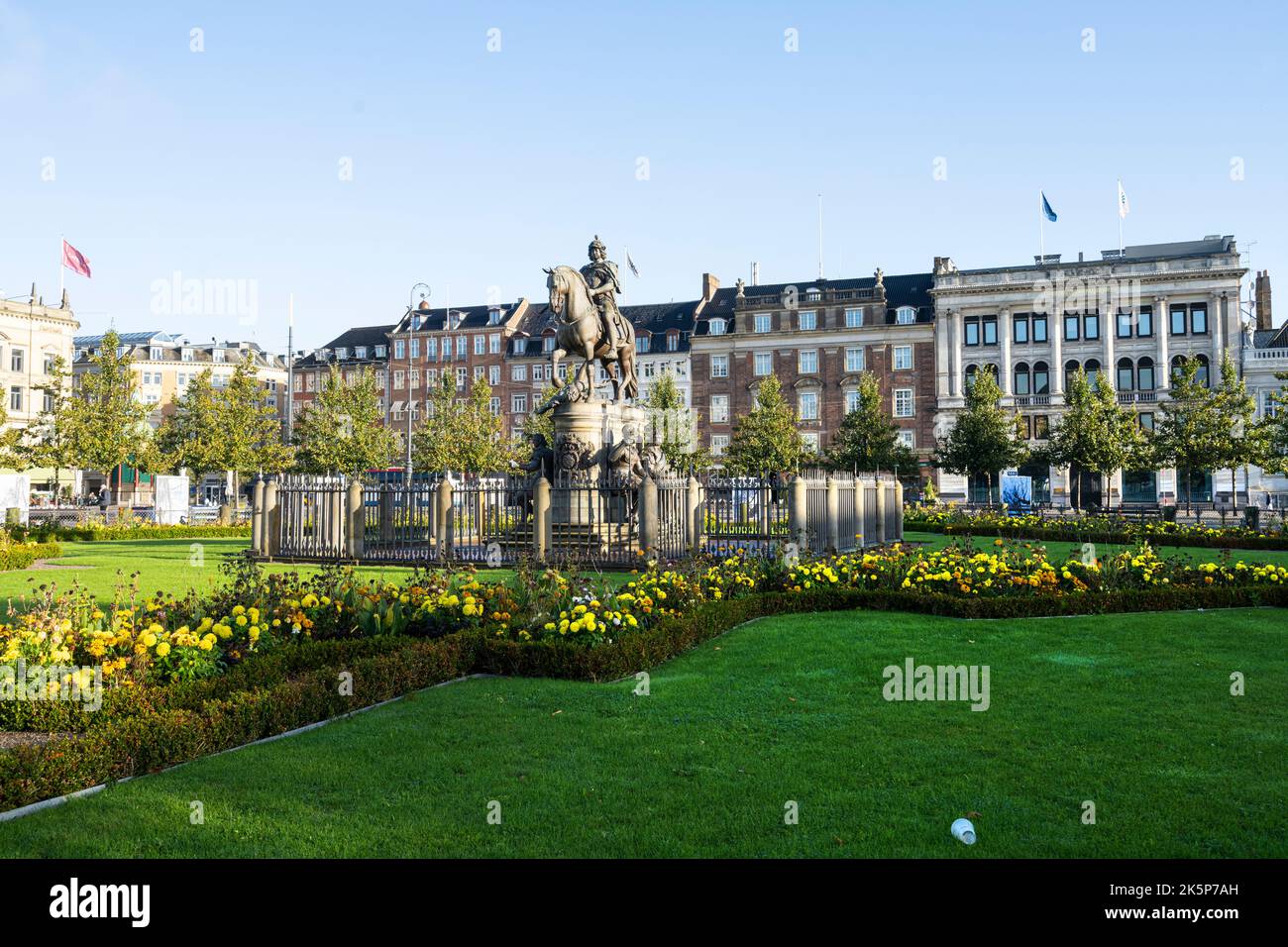 Copenaghen, Danimarca. Ottobre 2022. La statua equestre di Christian V nel centro di piazza Kongens Nytorv nel centro della città Foto Stock