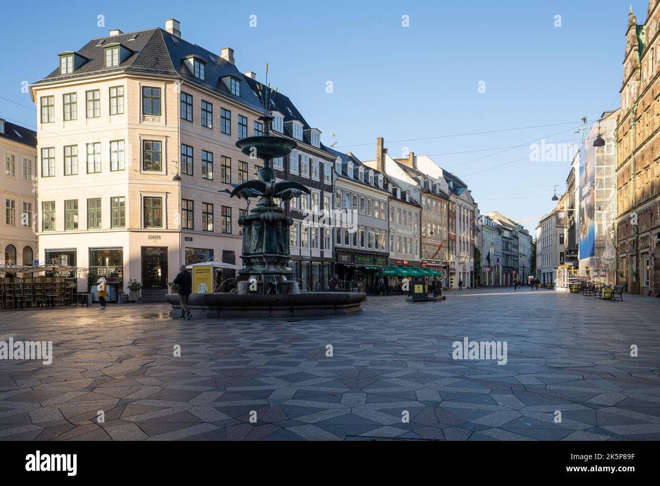 Copenaghen, Danimarca. Ottobre 2022. La fontana delle cicogne nella piazza Amagertorv nel centro della città Foto Stock