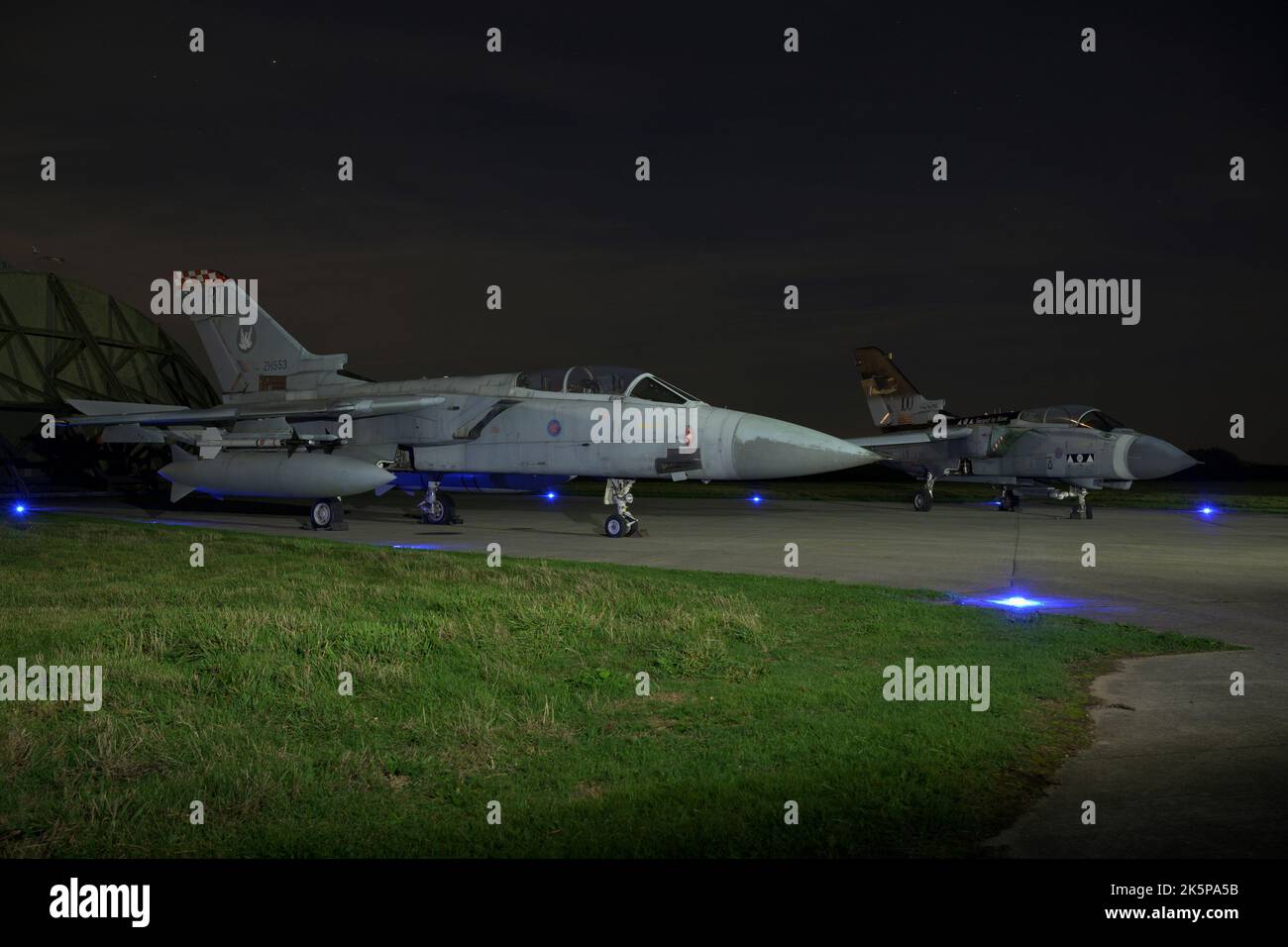 Nightshoot finale al Cornwall Aviation Heritage Centre prima della sua chiusura il 31st 2022 ottobre Foto Stock