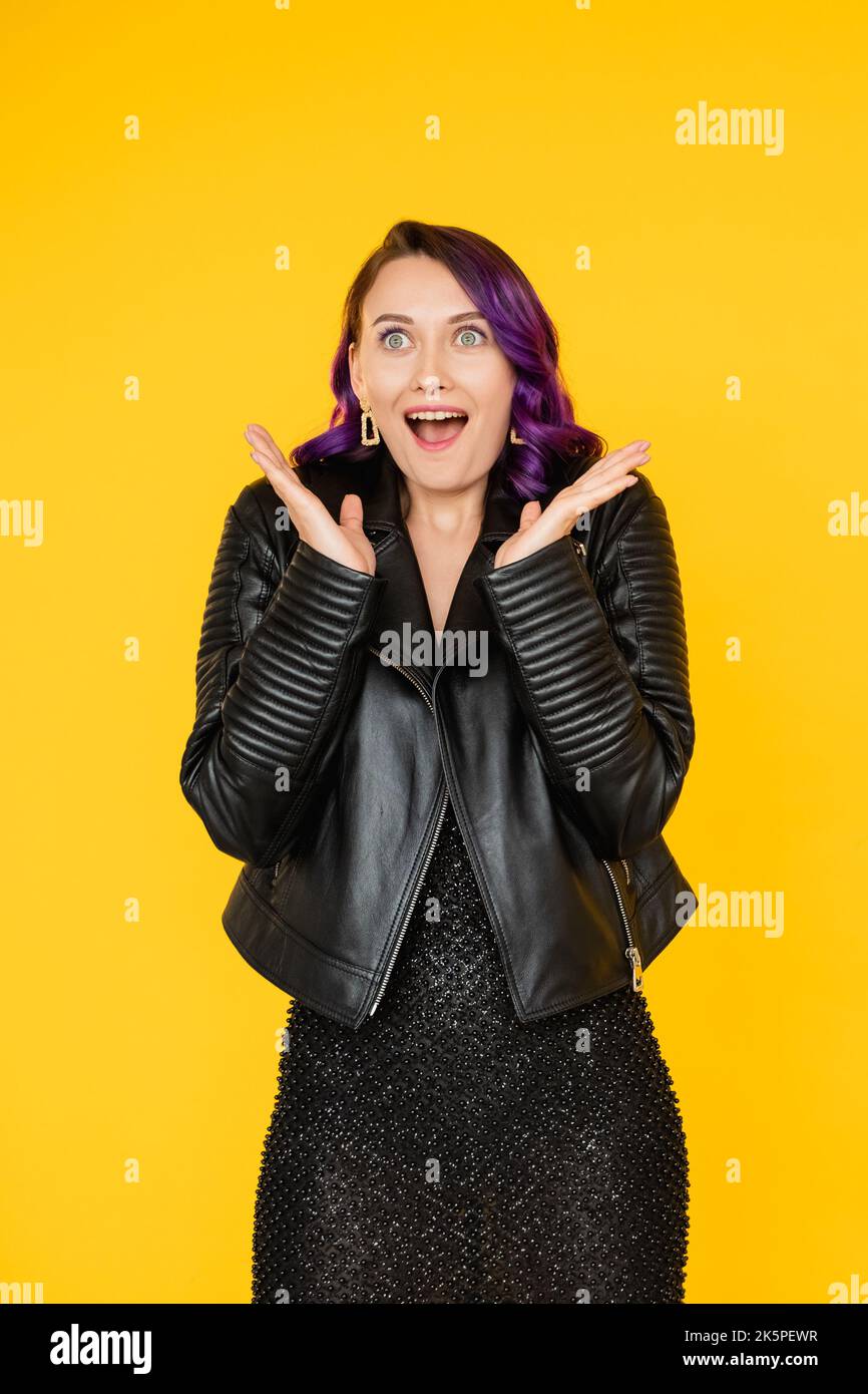 black friday scioccato donna wow shopping stagione Foto Stock black friday scioccato donna wow shopping stagione Foto Stock