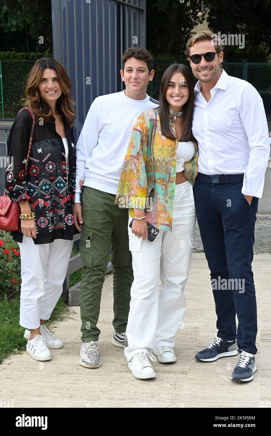 Laura Gabrielli (l), Jhon Ossini (c), Melissa Ossini (c) e Massimiliano Ossini (r) partecipano alla seconda giornata dell'evento Tennis and Friends di prevenzione organizzato dal Policlinico Gemelli al Foro Italico. (Foto di Mario Cartelli / SOPA Images/Sipa USA) Foto Stock
