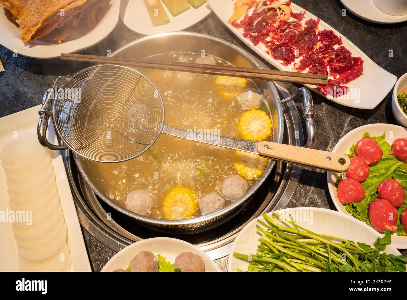 Delizioso hotpot di manzo, cibo tradizionale Foto Stock