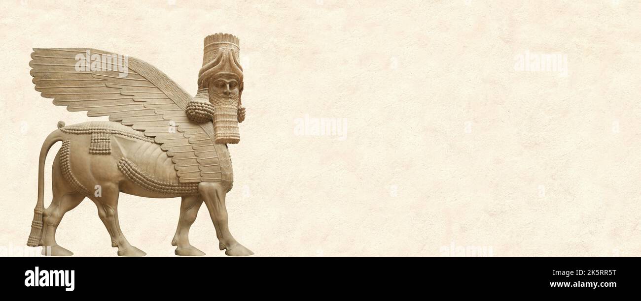 Grunge sfondo con tessuto di pietra e lamassu - toro alare a testa umana. Banner orizzontale con divinità protettiva assira. Spazio di copia per il testo. MO Foto Stock