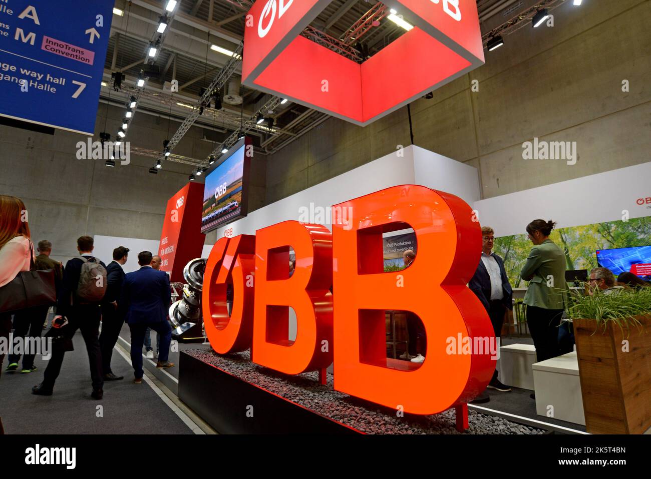 Lo stand OBB Austrian Railways alla fiera internazionale Innotrans di Berlino, settembre 2022 Foto Stock