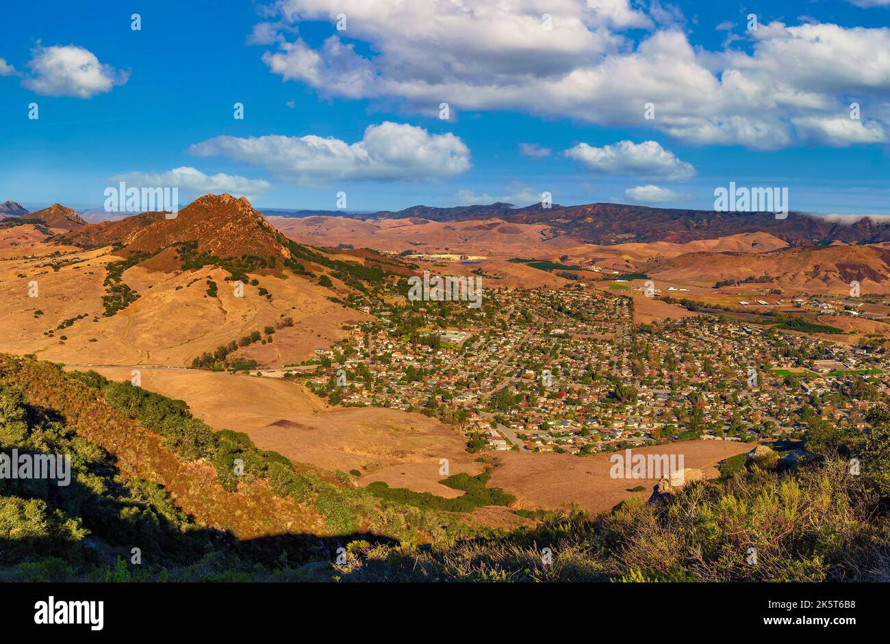 San Luis Obispo visto dal picco di Cerro Foto Stock