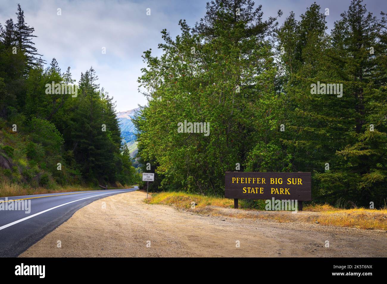 Cartello di benvenuto all'ingresso del Pfeiffer Big sur state Park in California Foto Stock