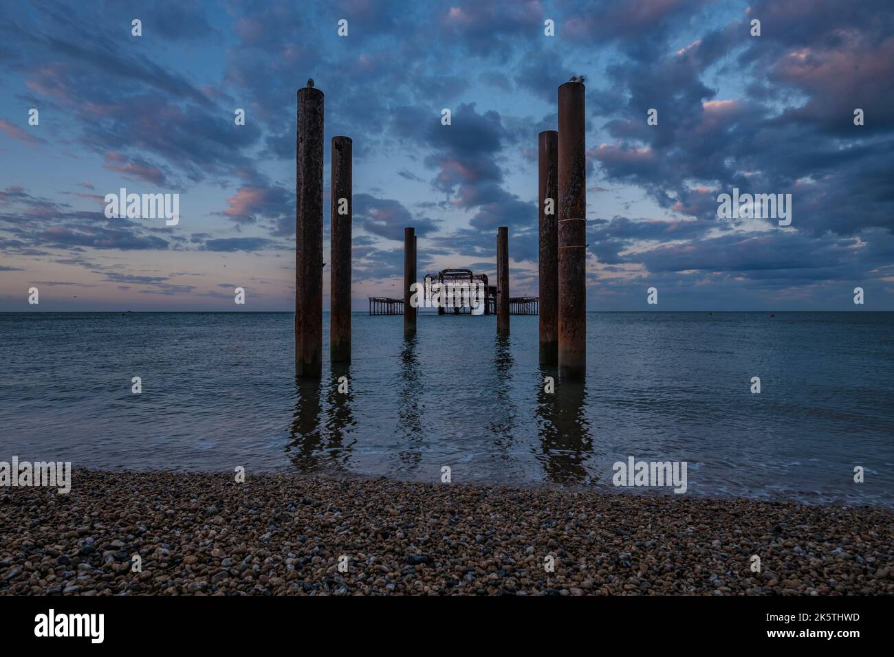 Incredibile ripresa all'alba del West Pier Brighton Foto Stock