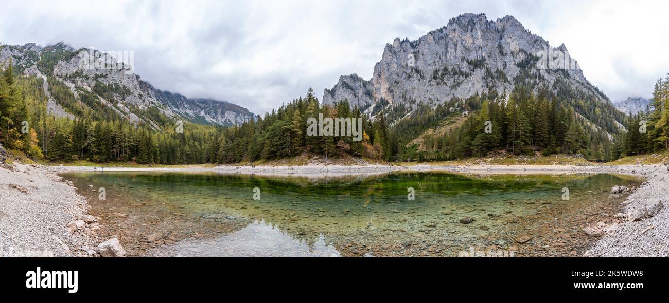 Panorama autunnale immagine del Lago verde a St. Katharein Tragöß, Stiria, Austria Foto Stock