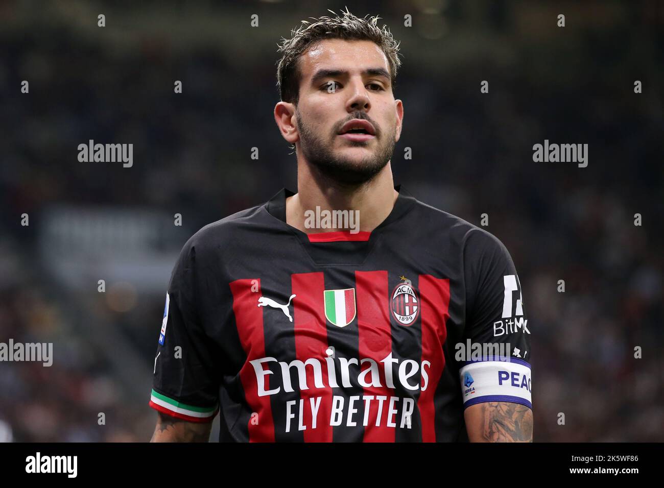 Milano, Italia. 8th Ott 2022. Theo Hernandez dell'AC Milan guarda in occasione della Serie Un match a Giuseppe Meazza, Milano. Il credito per le immagini dovrebbe essere: Jonathan Moskrop/Sportimage Credit: Sportimage/Alamy Live News Foto Stock