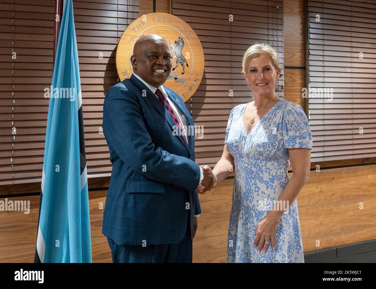 La contessa di Wessex incontra il Presidente della Repubblica del Botswana, il Sig. Mokgweetsi Eric Keabetswe Masisi, presso l’Ufficio del Presidente di Gaborone in visita in Botswana. Data immagine: Lunedì 10 ottobre 2022. Foto Stock