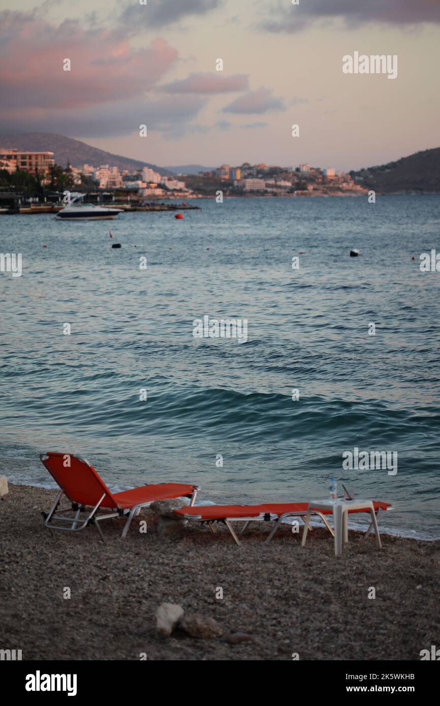 Spiaggia costa Sarande città Albania viaggio estate sfondo alta qualità stampe di grandi dimensioni Foto Stock