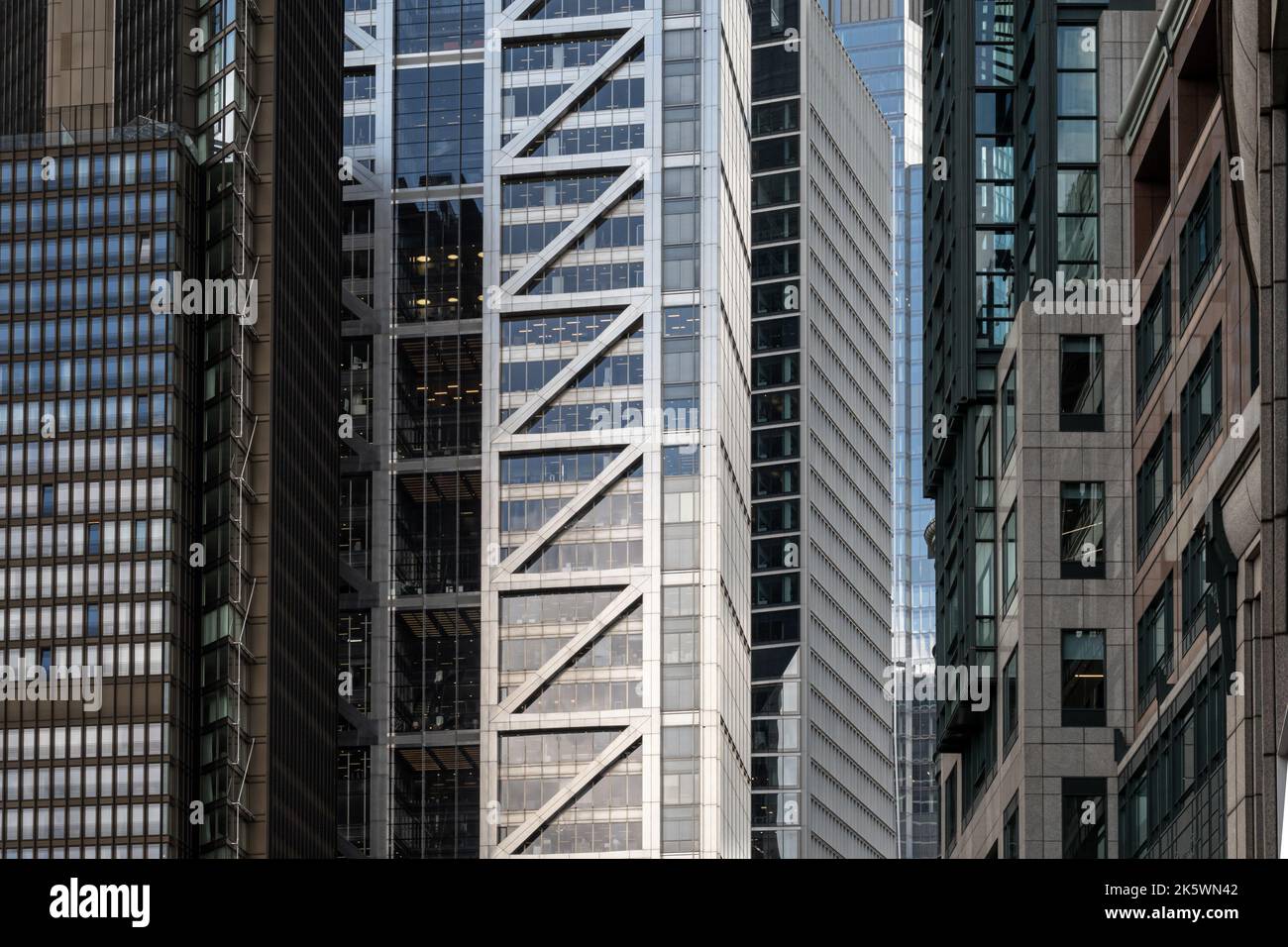 Dettagli architettonici esterni della collezione di moderne facciate di edifici architettonici per uffici nella City of London nel Regno Unito Foto Stock