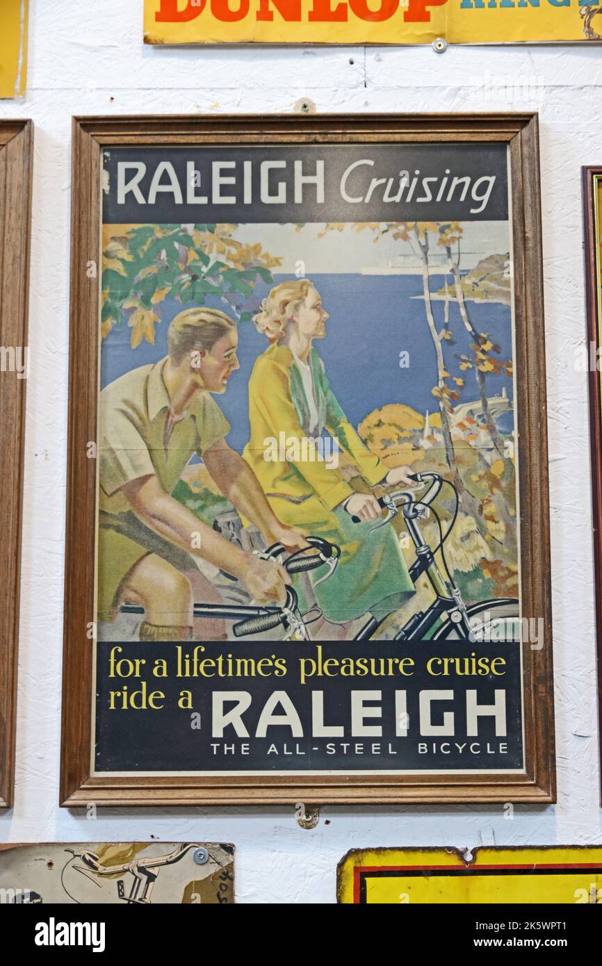 Vecchio poster pubblicitario per Raleigh All-Steel Bicycle Foto Stock