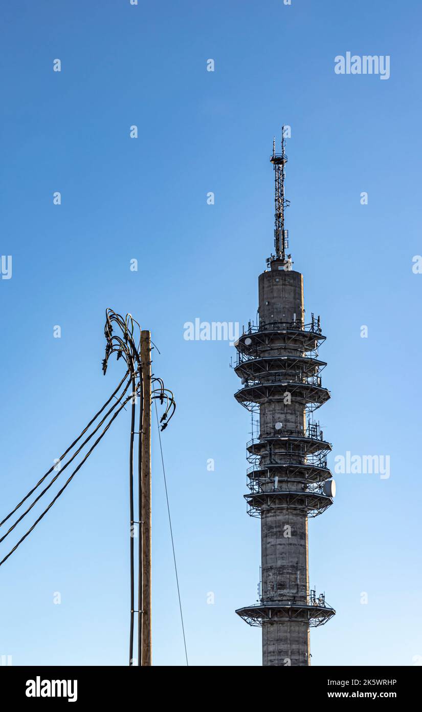 La torre di trasmissione YLE a Pasila, Helsinki, Finlandia. Foto Stock