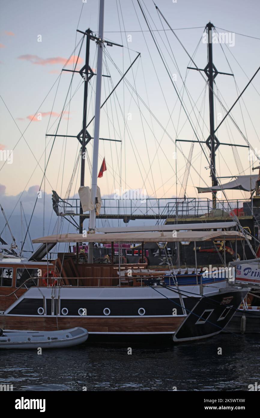 Sarande, Albania, Lunedi 16 settembre 2002 esplorazione della città edifici vista alta qualità grande stampa estiva Foto Stock