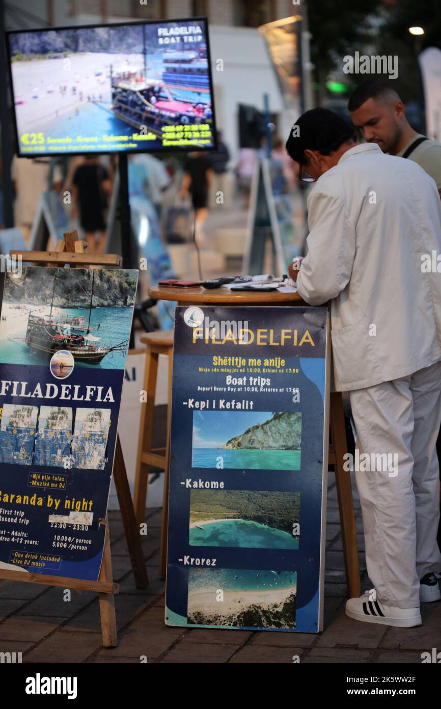 Sarande, Albania, Lunedi 16 settembre 2002 esplorazione della città edifici vista alta qualità grande stampa estiva Foto Stock