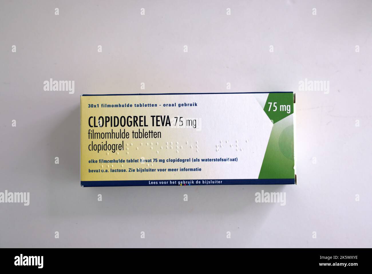 Foto della confezione di clopidogrel compresse, (un farmaco antipiastrinico, diluente del sangue) prodotto da Teva Pharmaceuticals Foto Stock