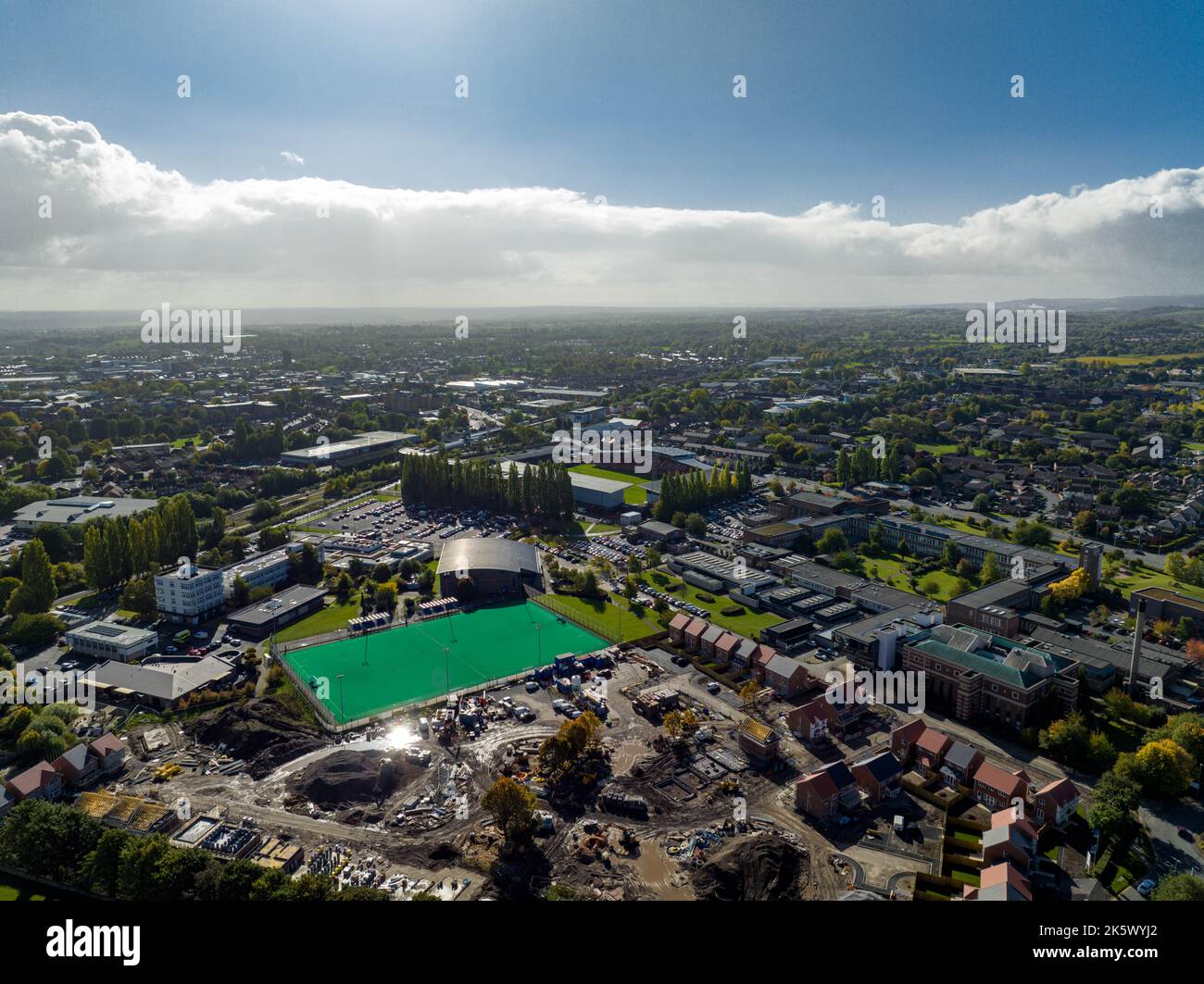 Benvenuti al Wrexham Football Club il famoso campo da corsa di proprietà di Deadpool Star Ryan Reynolds dall'Air Aerial Drone Images Rob mcelhenney Foto Stock