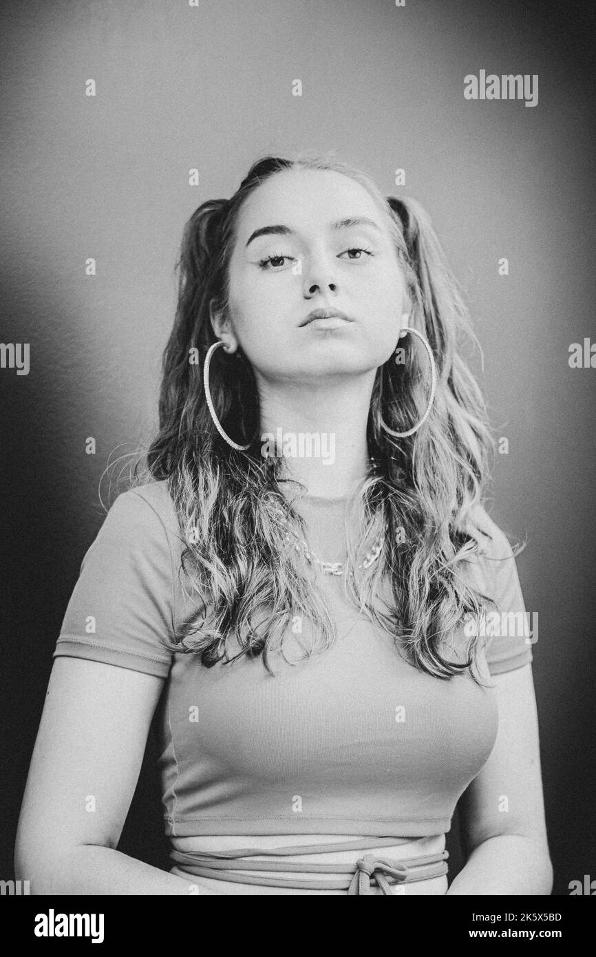 Parigi, Francia, il 01 settembre 2020. La cantante hip-hop francese Tessae si pone alla casa discografica Wagram Music di Parigi. Foto Michel Rubinel Foto Stock