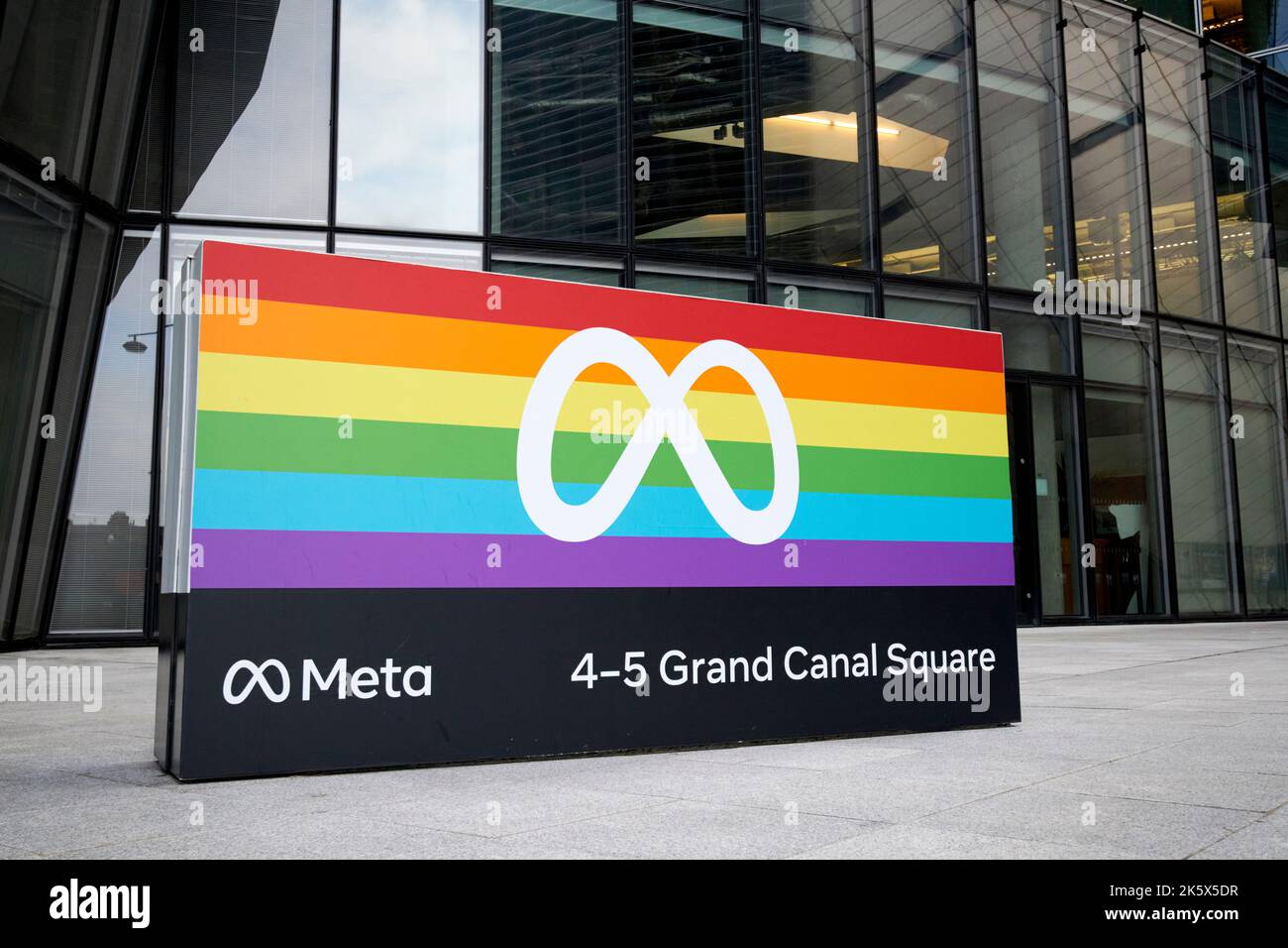 meta facebook sede emea 4-5 grand canal square dublino repubblica d'irlanda Foto Stock