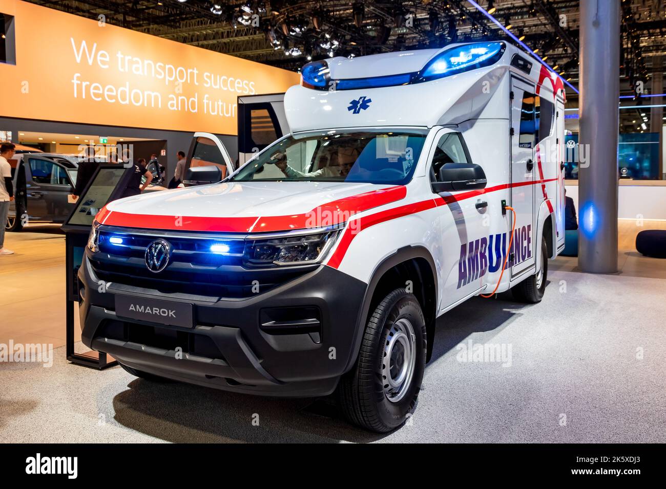 Auto di ambulanza Volkswagen Amarok al Salone di Hannover IAA Transportation Motor Show. Germania - 20 settembre 2022 Foto Stock