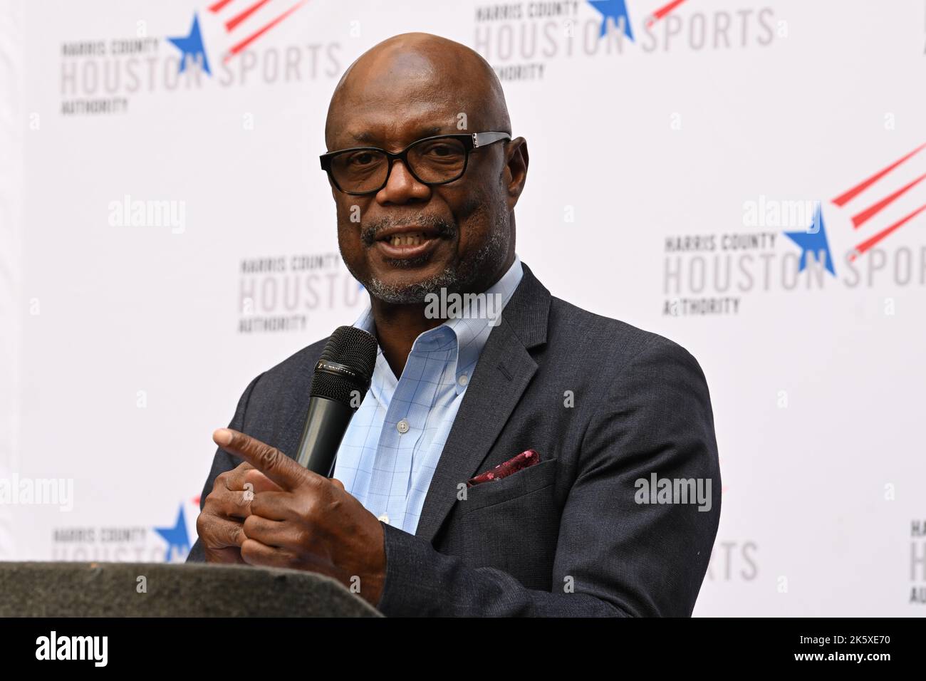 Presidente della Harris County Sports and Convention Corporation, Vescovo James Dixon presso la Harris County Houston Sports Authority Fountain Reveal e Housto Foto Stock