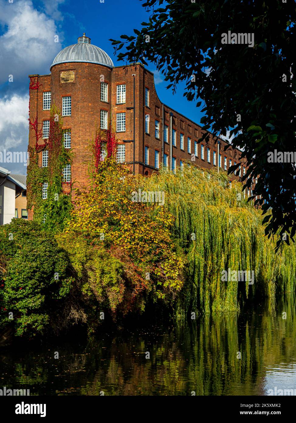 St James Mill edificio in Norwich - Inglese rivoluzione industriale tessile edificio mill, costruito tra il 1836 e il 1839. Ora un ufficio privato complesso. Foto Stock