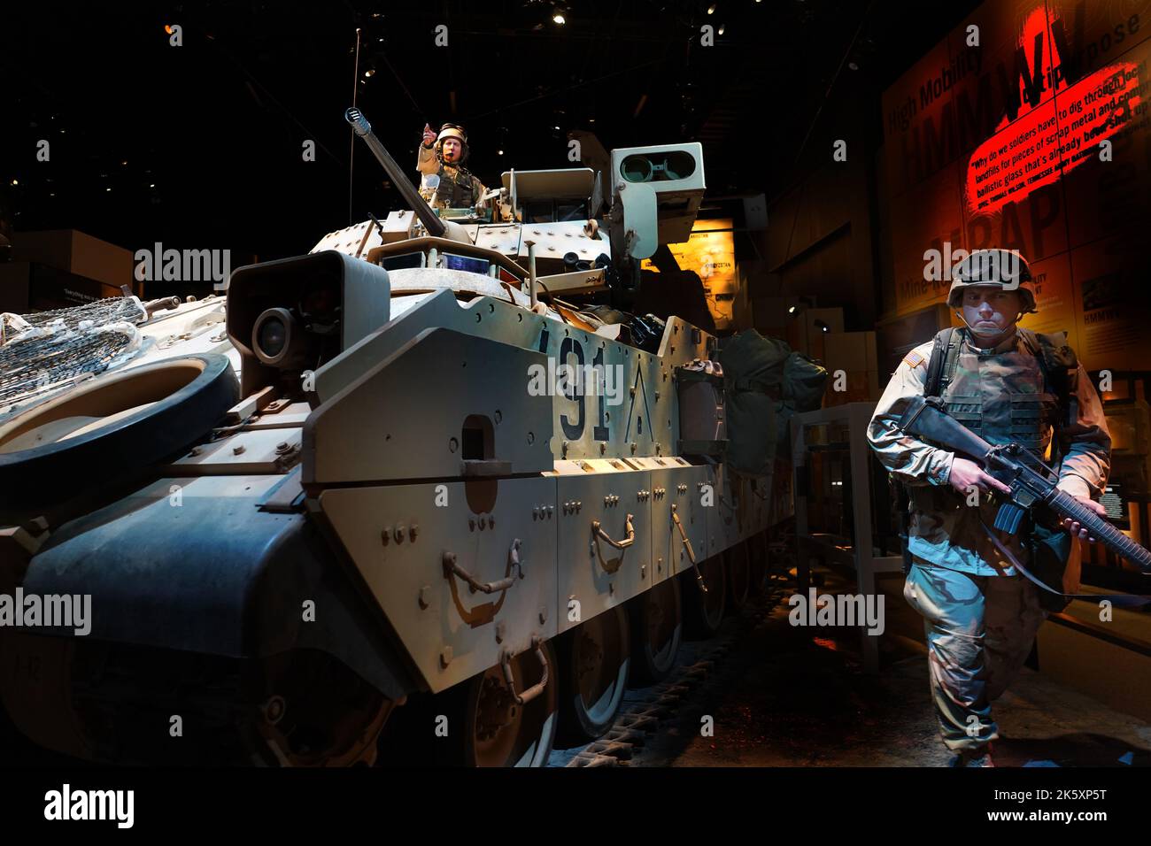 Il veicolo da combattimento Bradley. Mostra al Museo dell'Esercito Fotografia di Dennis Brack Foto Stock