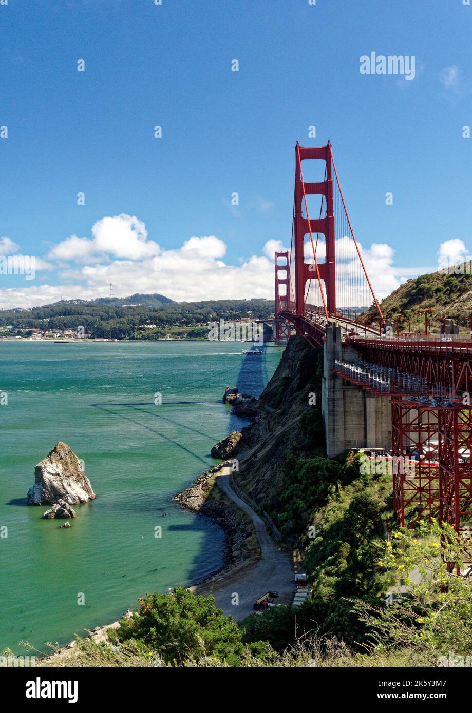 Il Golden Gate Bridge, San Francisco visto dal punto di vista North Vista Point situato alla fine del ponte nella contea di Marin, California. Foto Stock