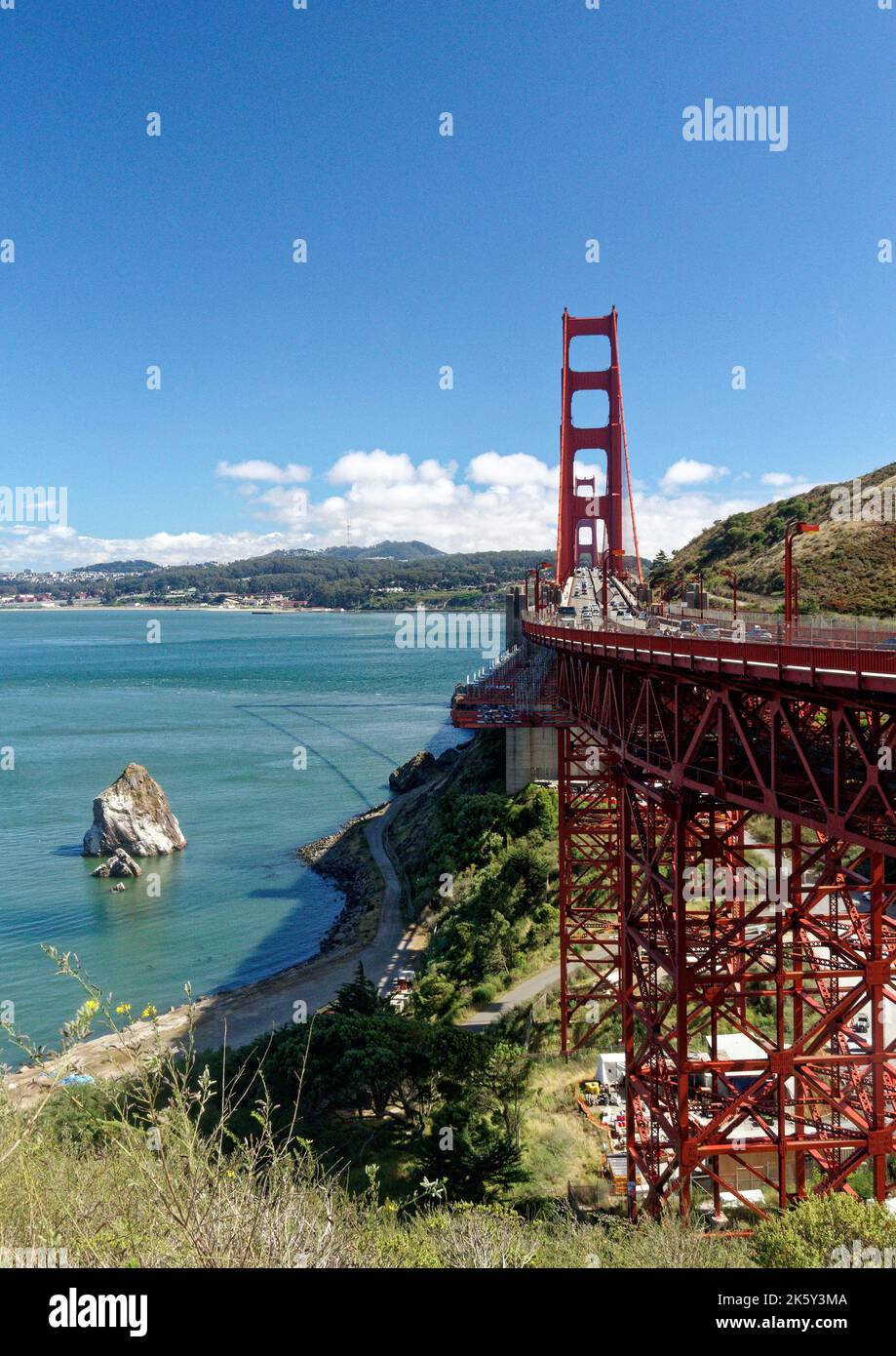 Il Golden Gate Bridge, San Francisco visto dal punto di vista North Vista Point situato alla fine del ponte nella contea di Marin, California. Foto Stock
