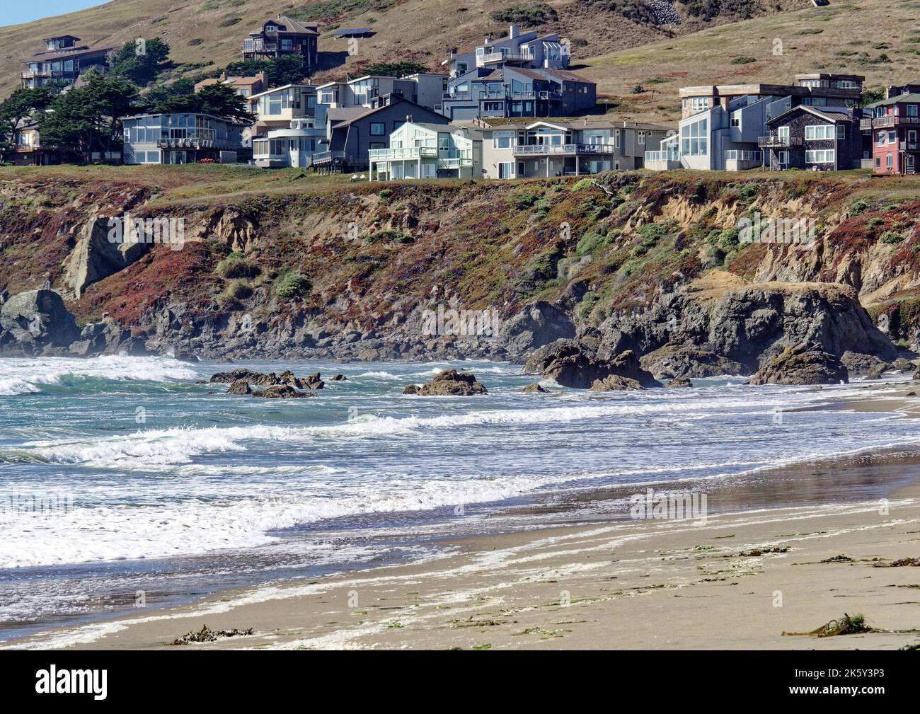 La famosa Dillon Beach nella contea di Marin, California, Stati Uniti. Dillon Beach vicino a Tomales. Accesso pubblico gratuito sotto la linea dell'alta marea. Foto Stock