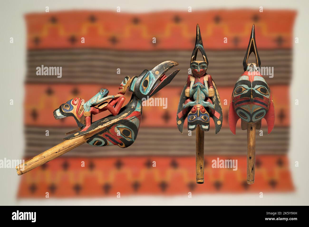 Arte nativa americana - sonaglino a forma di Raven usato dagli Shamans durante le cerimonie Foto Stock