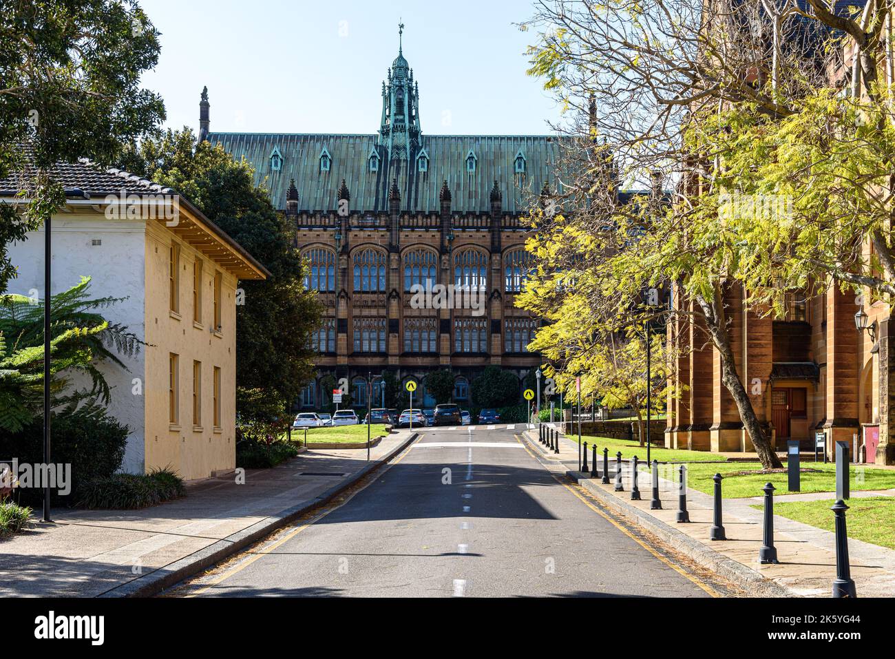 Maclaurin Hall all'Università di Sydney visto alla fine di Fisher Rd Foto Stock