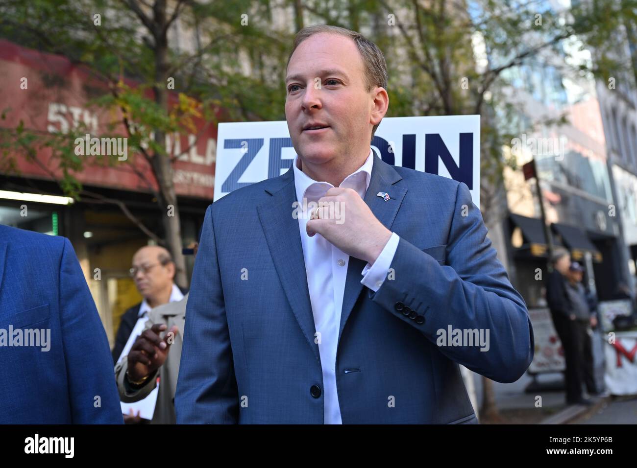 Lee Zeldin si sposa nelle Marche nella 78th° edizione della Columbus Day Parade, il 10 ottobre 2022 a New York. Foto Stock