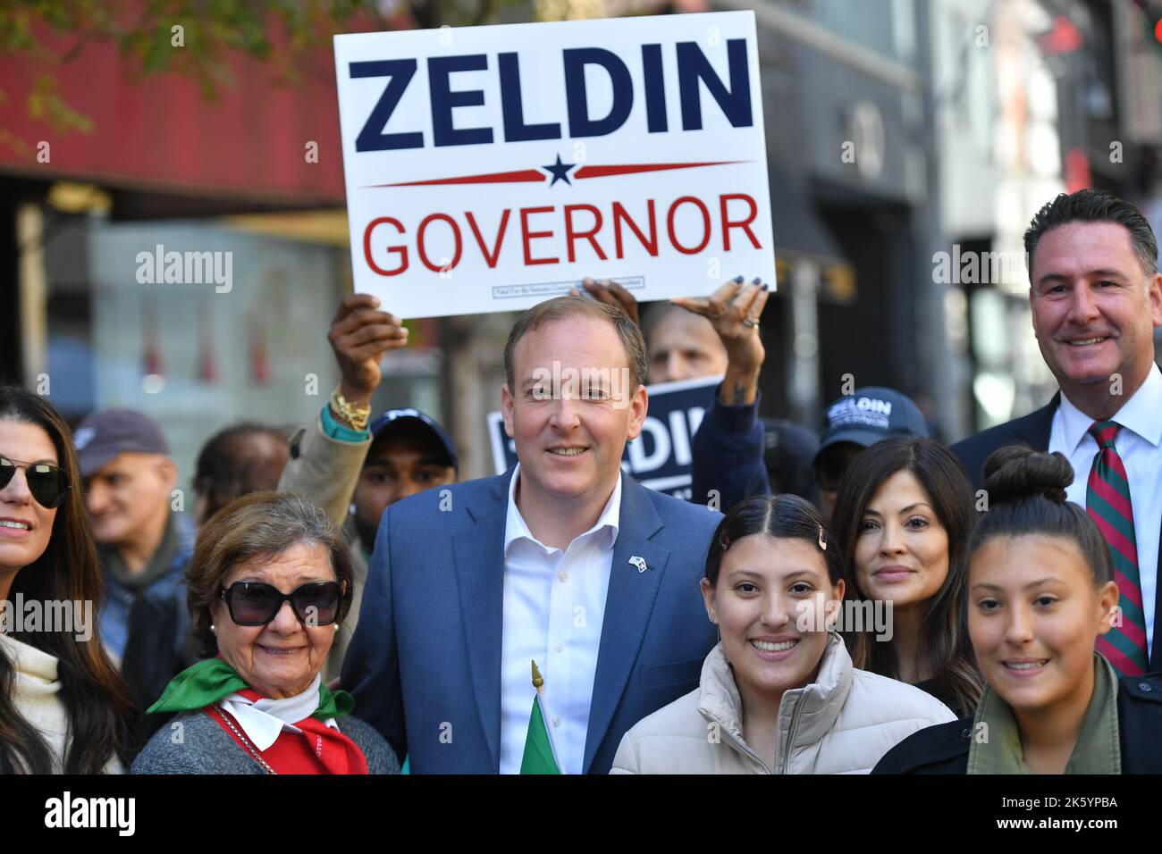 Lee Zeldin si sposa nelle Marche nella 78th° edizione della Columbus Day Parade, il 10 ottobre 2022 a New York. Foto Stock