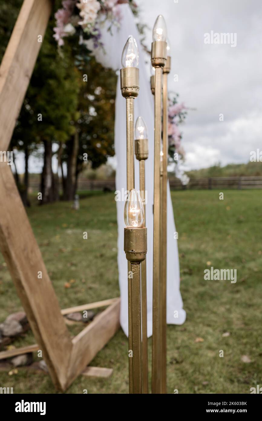 lampade decorative da pavimento per una cerimonia nuziale Foto Stock