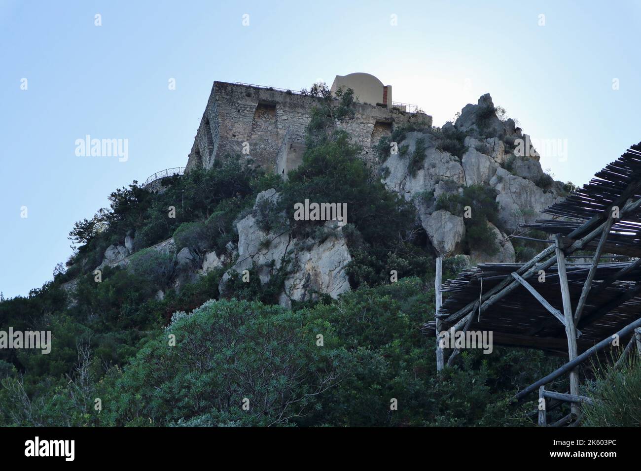 Conca dei Marini - Torre Capo di Conca dalla scalinata del lido Foto Stock