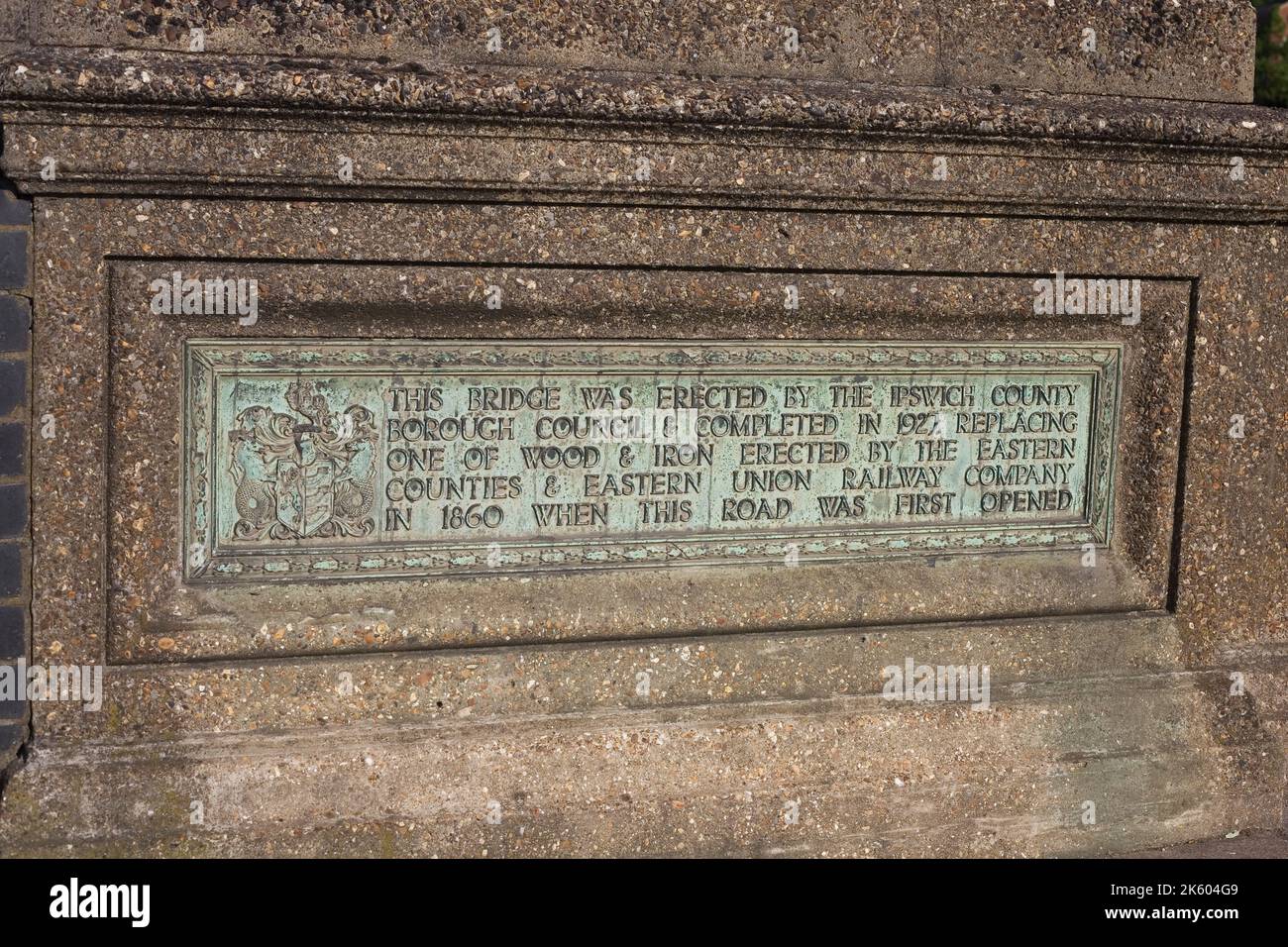 Iscrizione sul ponte di Princes Street a Ipswich Suffolk Inghilterra Foto Stock