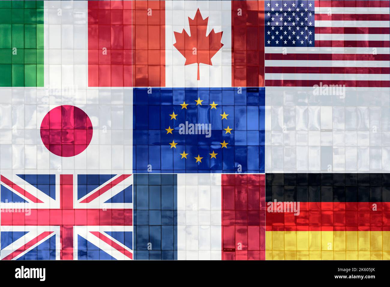 G7 concetto di vertice o riunione. Fila dalle bandiere dei membri di G7 gruppo di sette ed elenco dei paesi, Foto Stock