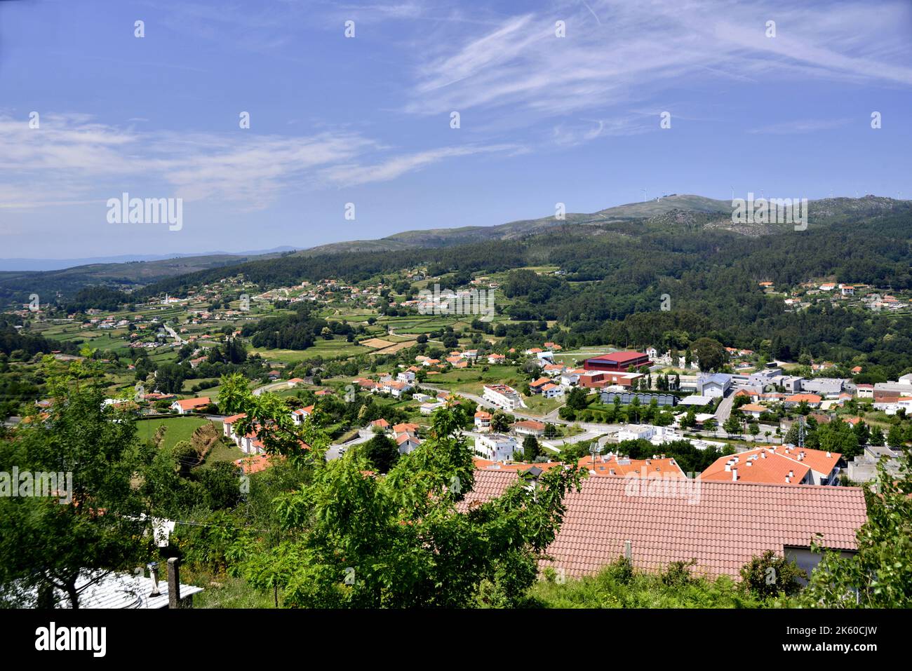 Villaggio galiziano in montagna sulla rotta Compostela Foto Stock