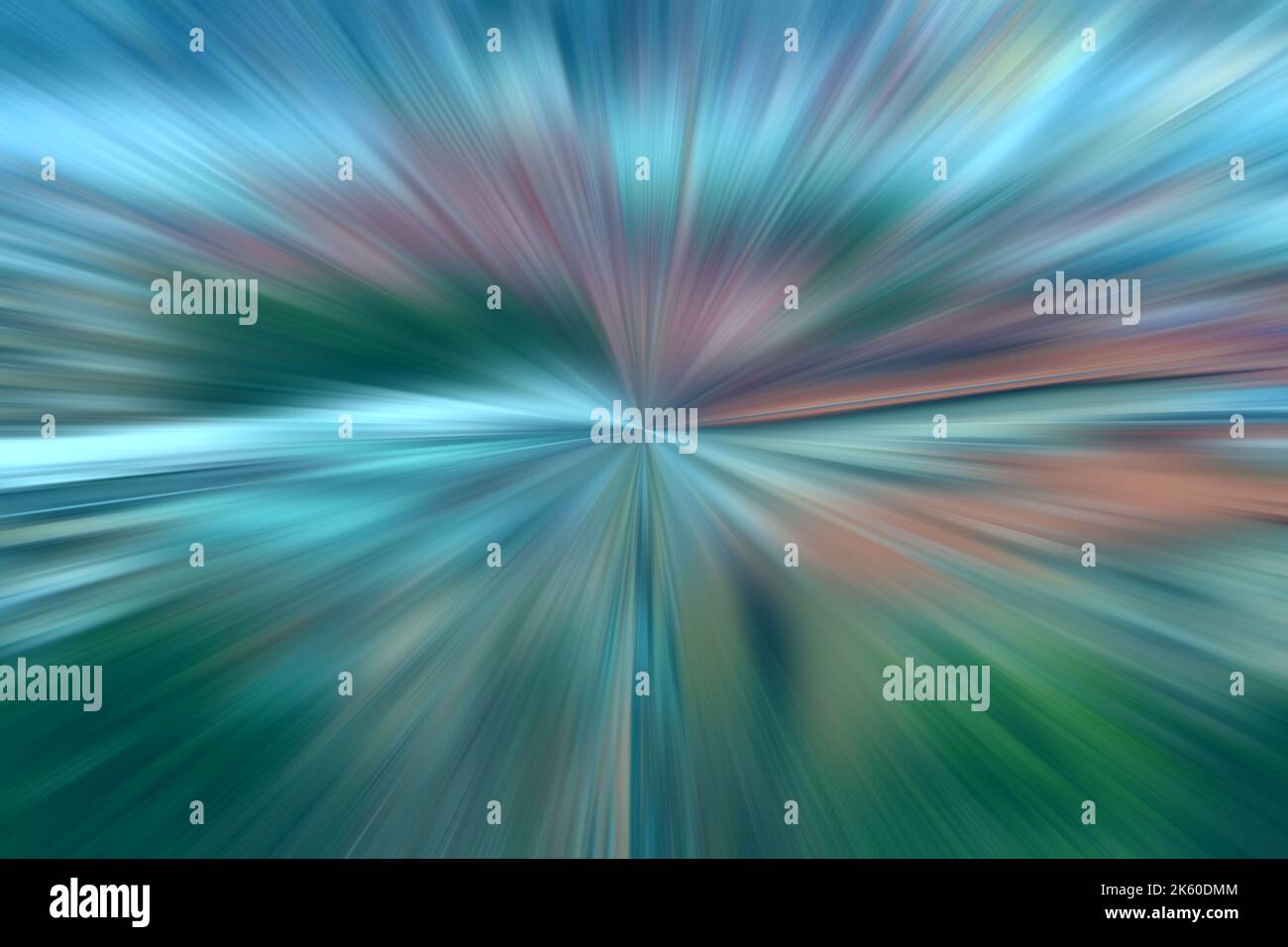 Effetto velocità luce. Sfondo sfocato con movimento radiale delle luci della città. Zoom sfocatura esplosione sfondo astratto. Foto Stock