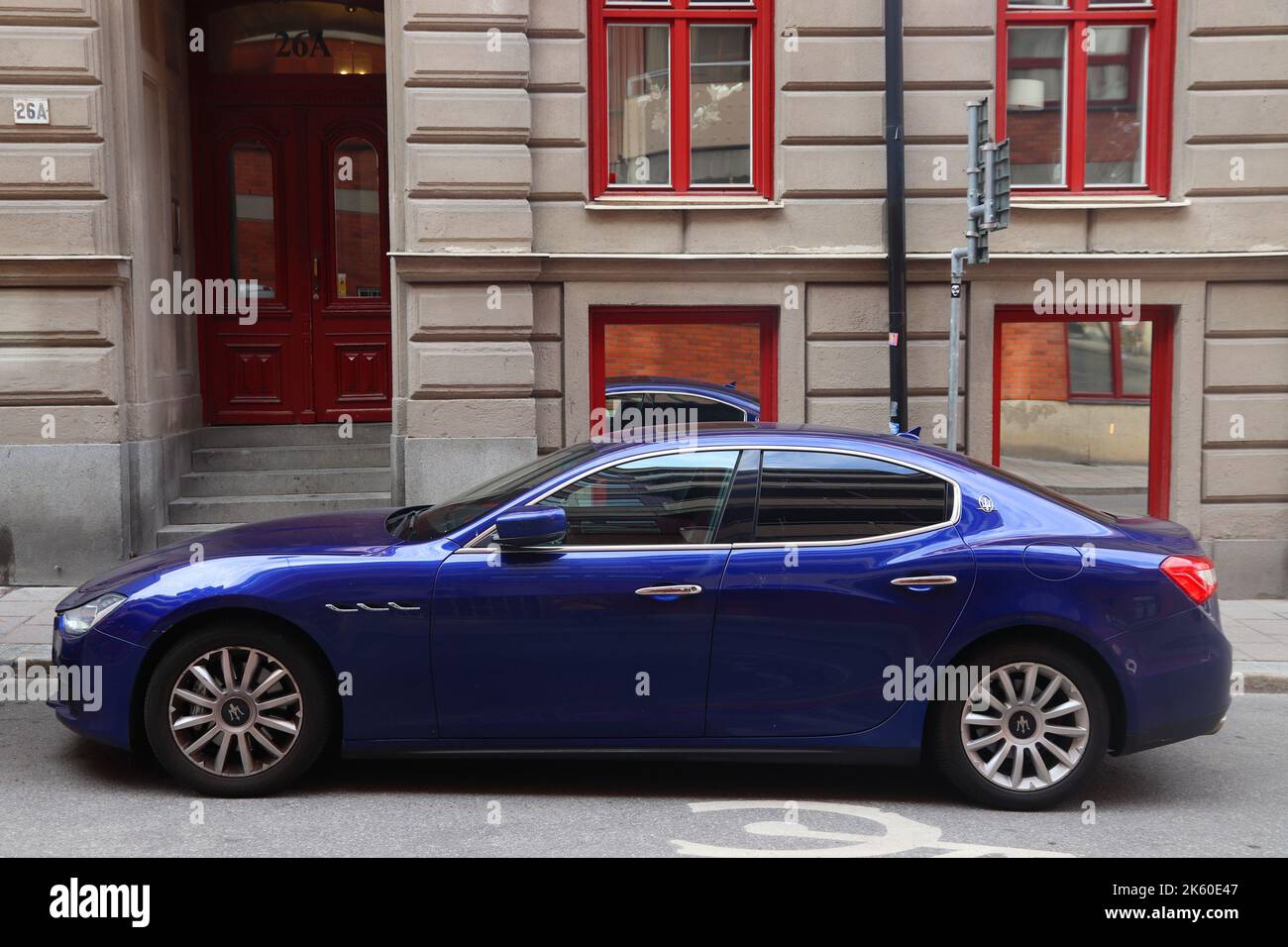 STOCCOLMA, SVEZIA - 23 AGOSTO 2018: Maserati Quattroporte berlina di lusso di dimensioni normali parcheggiata a Stoccolma, Svezia. Ci sono 4,8 milioni di autovetture re Foto Stock