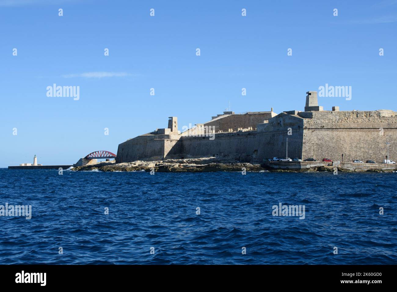 Valletta, Malta - 17th 2022 febbraio: WW2 torri di guardia sul Forte Saint Elmo, una fortezza stella in uso dal 1552 al 1972. Foto Stock