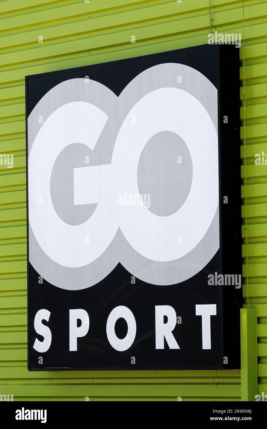 go sport, negozio, simbolo, logo, segnaletica, abbigliamento sportivo, etichetta, esterno, architettura, edilizia, marca, commercio, catena, vestiti, abbigliamento, azienda, econom Foto Stock