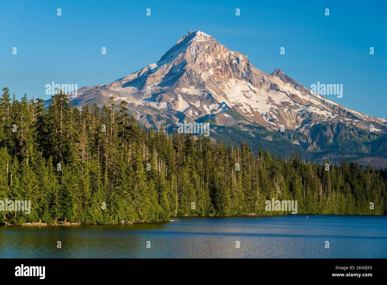 Vista panoramica sul lago Lost con Mount Hood sullo sfondo, Oregon, Stati Uniti Foto Stock
