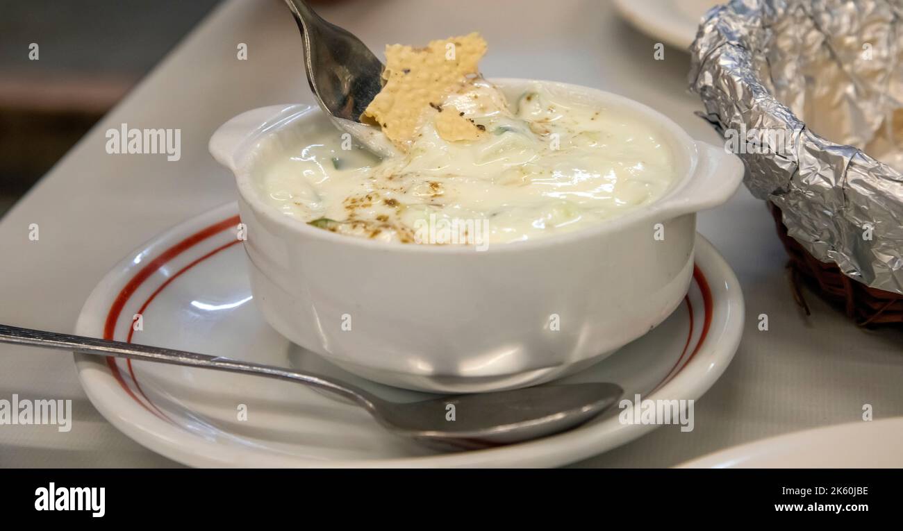 Cetriolo indiano raita. Foto Stock