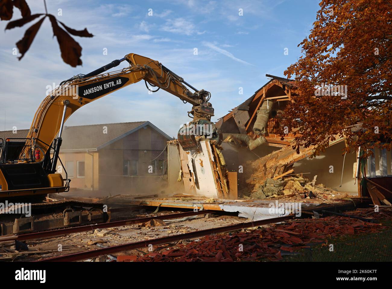 Demolizione di una casa il Lunedi pomeriggio. Foto Stock