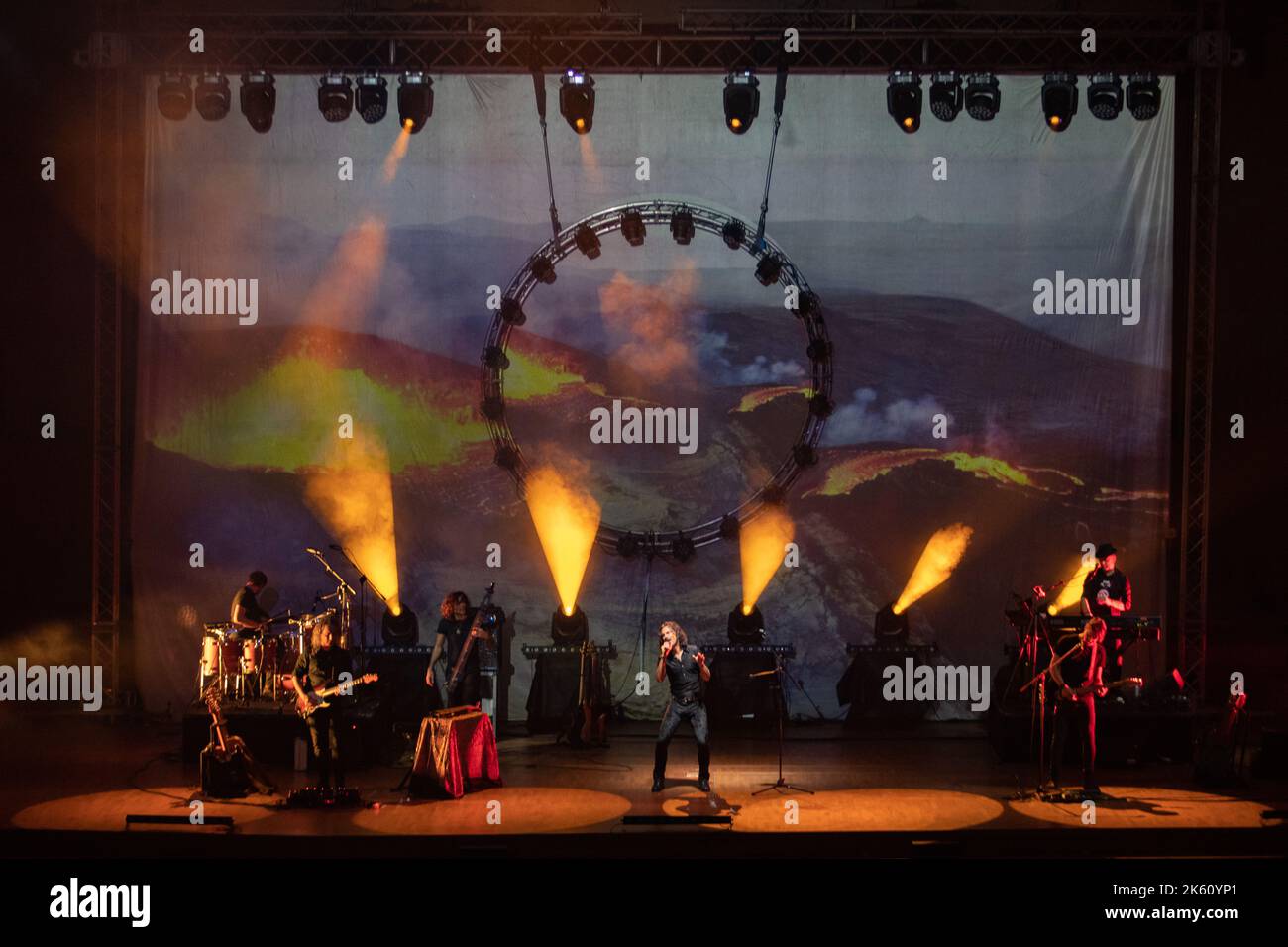 Ottobre 10. 2022. Zagreb, Lisinski Concert Hall - la performance della cover band italiana Pink Floyd History, con uno spettacolare spettacolo di luci Foto Stock