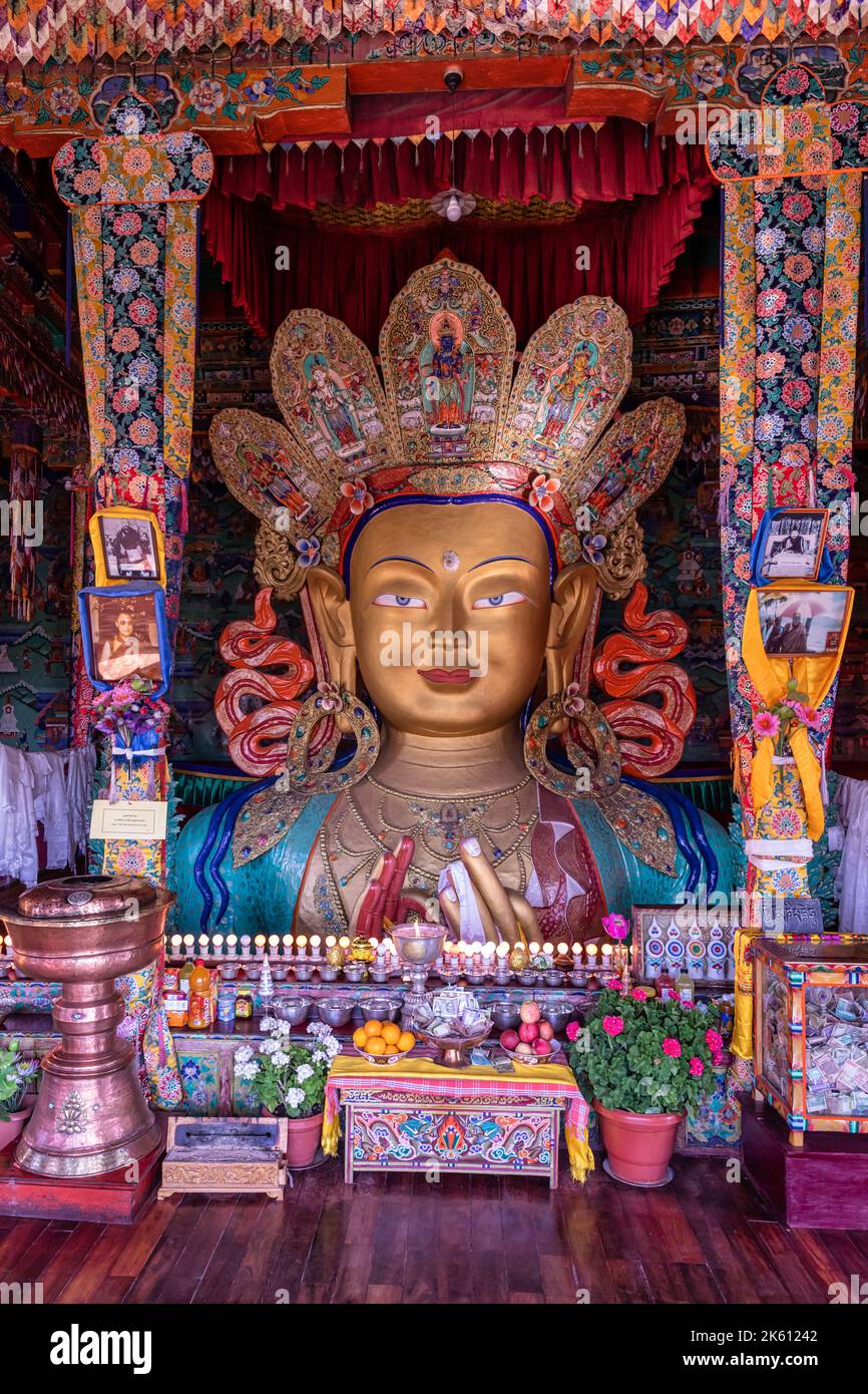 Una statua del Buddha Maitreya, monastero di Thikse (Thiksay Gompa), Ladakh, India Foto Stock
